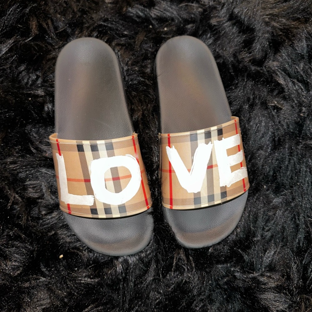 Burberry LOVE Slides